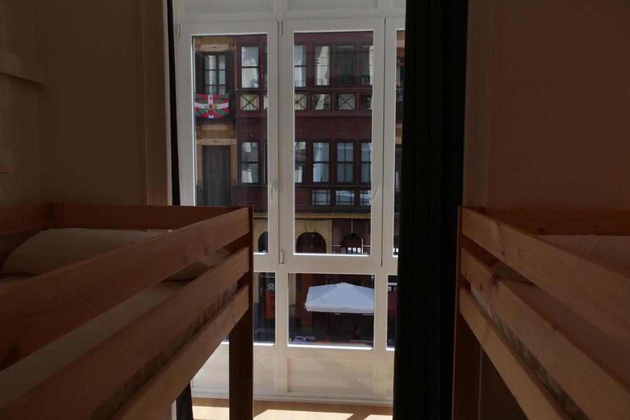 Guitar Hostel Bilbao Bagian luar foto