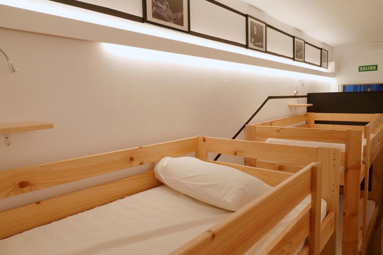 Guitar Hostel Bilbao Bagian luar foto