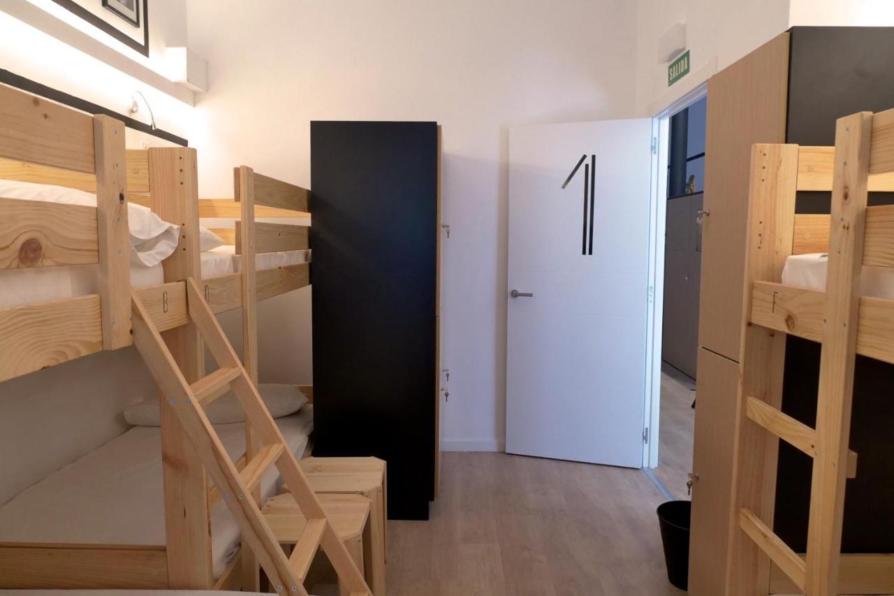 Guitar Hostel Bilbao Bagian luar foto