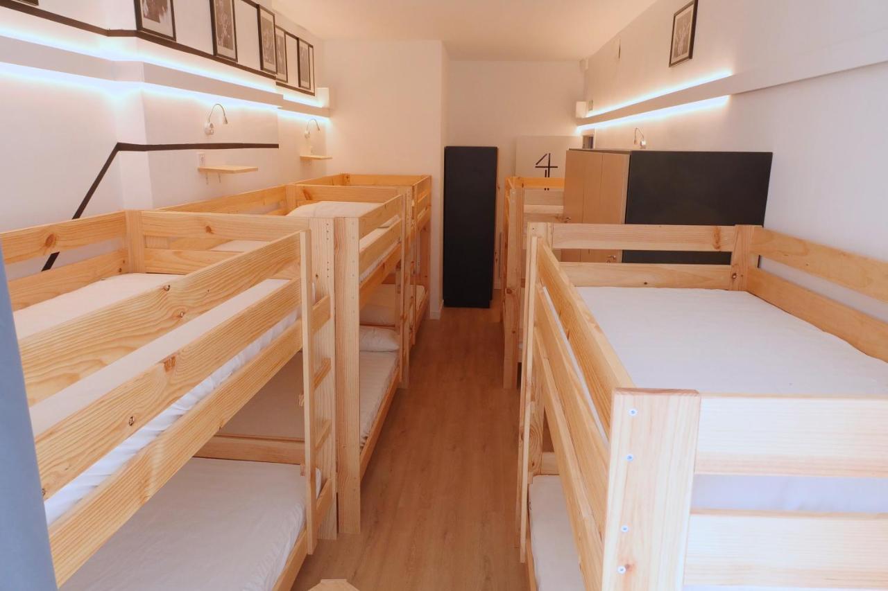 Guitar Hostel Bilbao Bagian luar foto