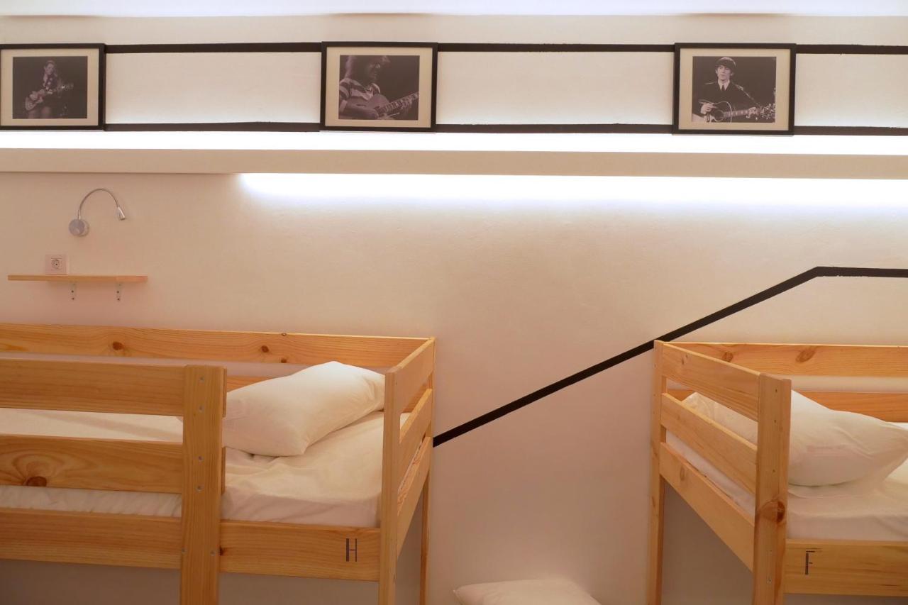 Guitar Hostel Bilbao Bagian luar foto