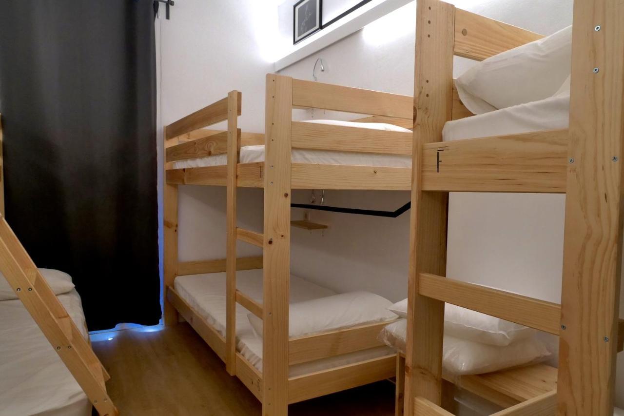 Guitar Hostel Bilbao Bagian luar foto