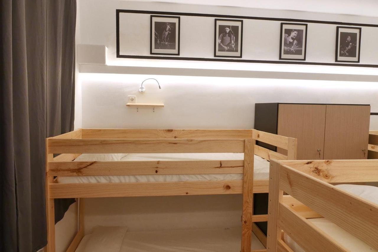 Guitar Hostel Bilbao Bagian luar foto