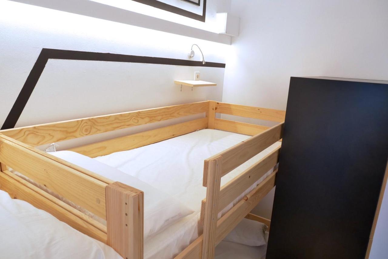 Guitar Hostel Bilbao Bagian luar foto