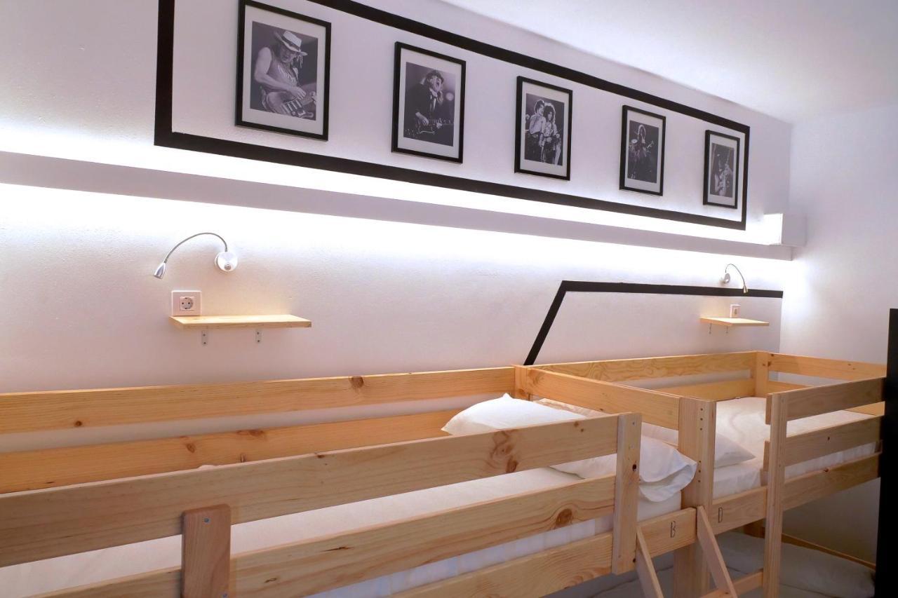 Guitar Hostel Bilbao Bagian luar foto