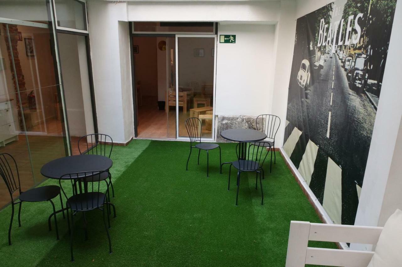 Guitar Hostel Bilbao Bagian luar foto