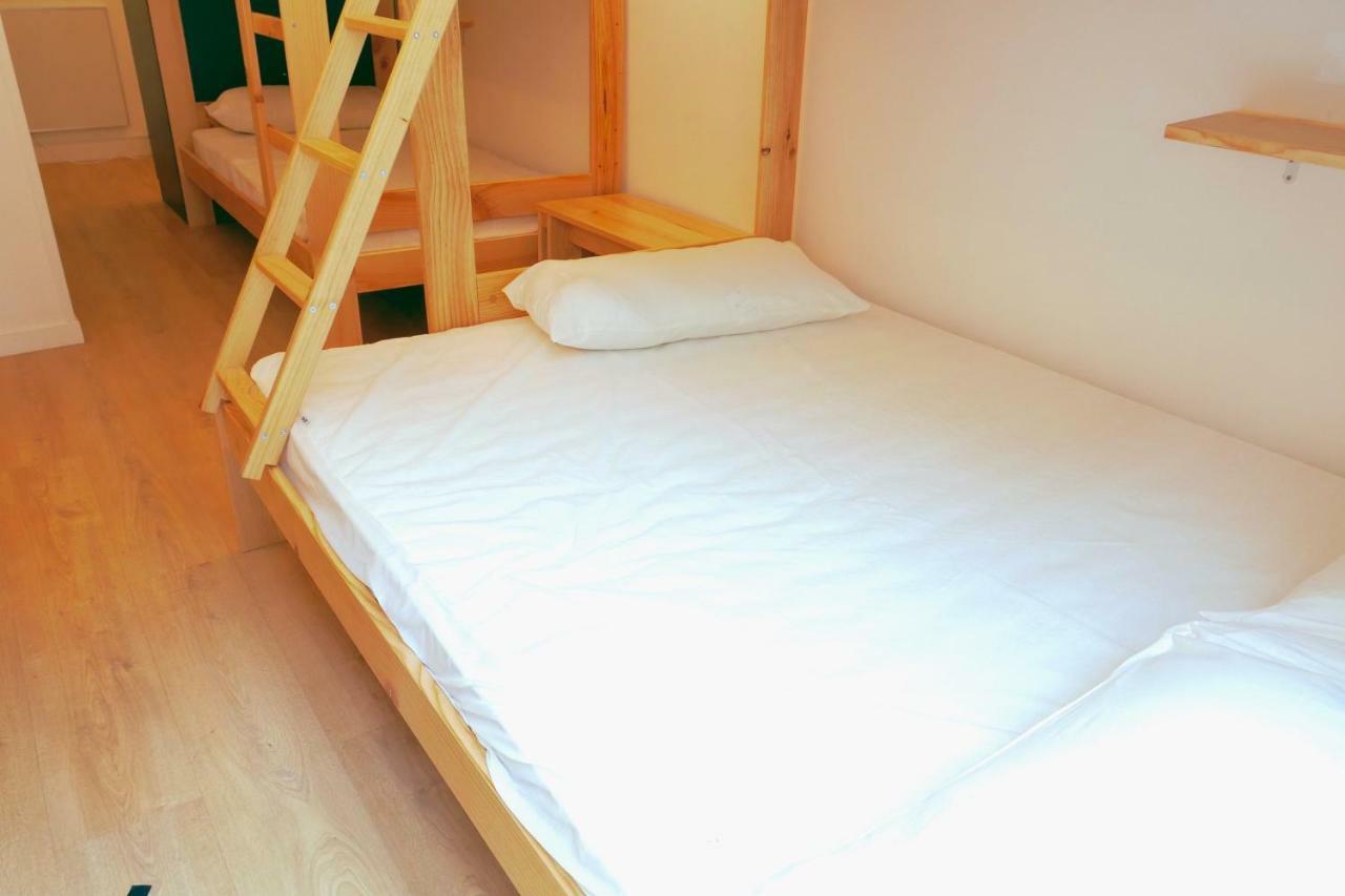 Guitar Hostel Bilbao Bagian luar foto