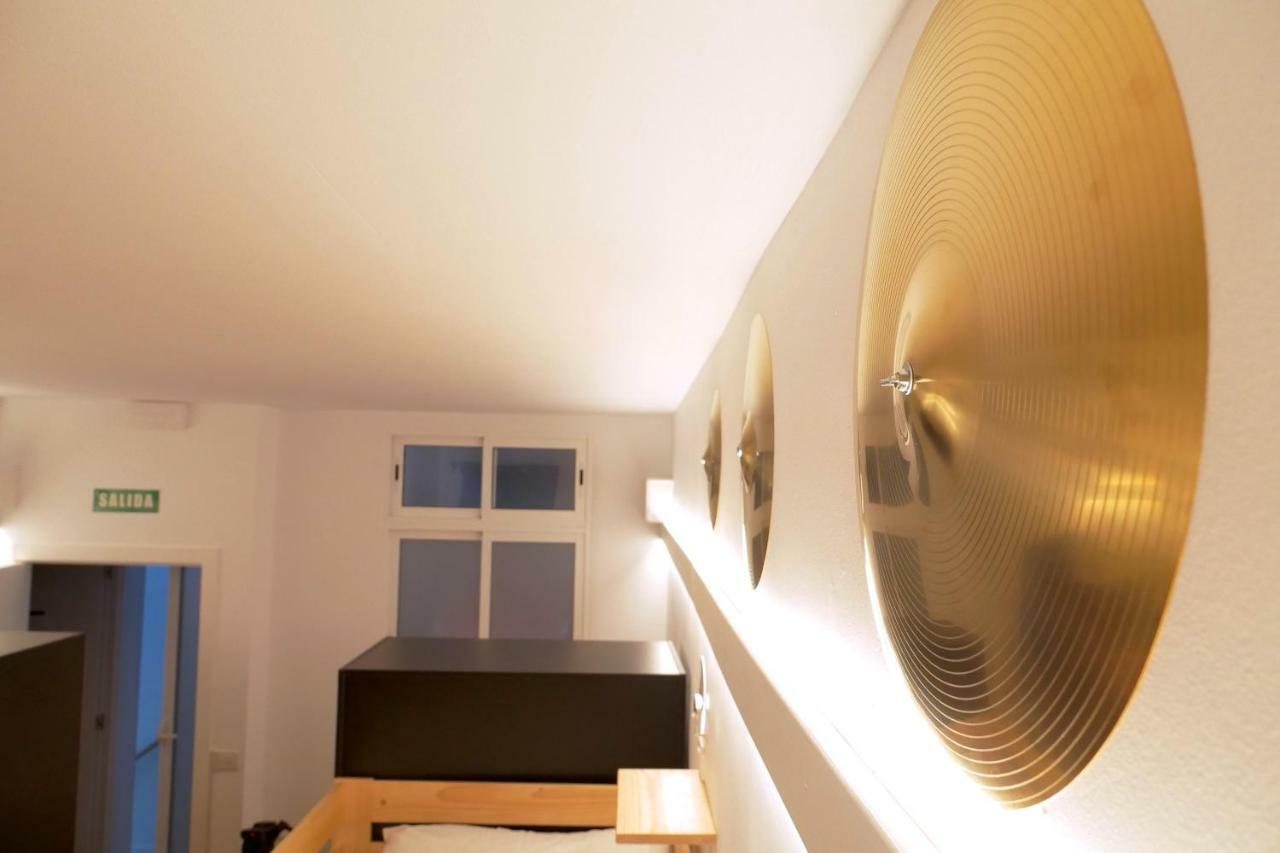 Guitar Hostel Bilbao Bagian luar foto
