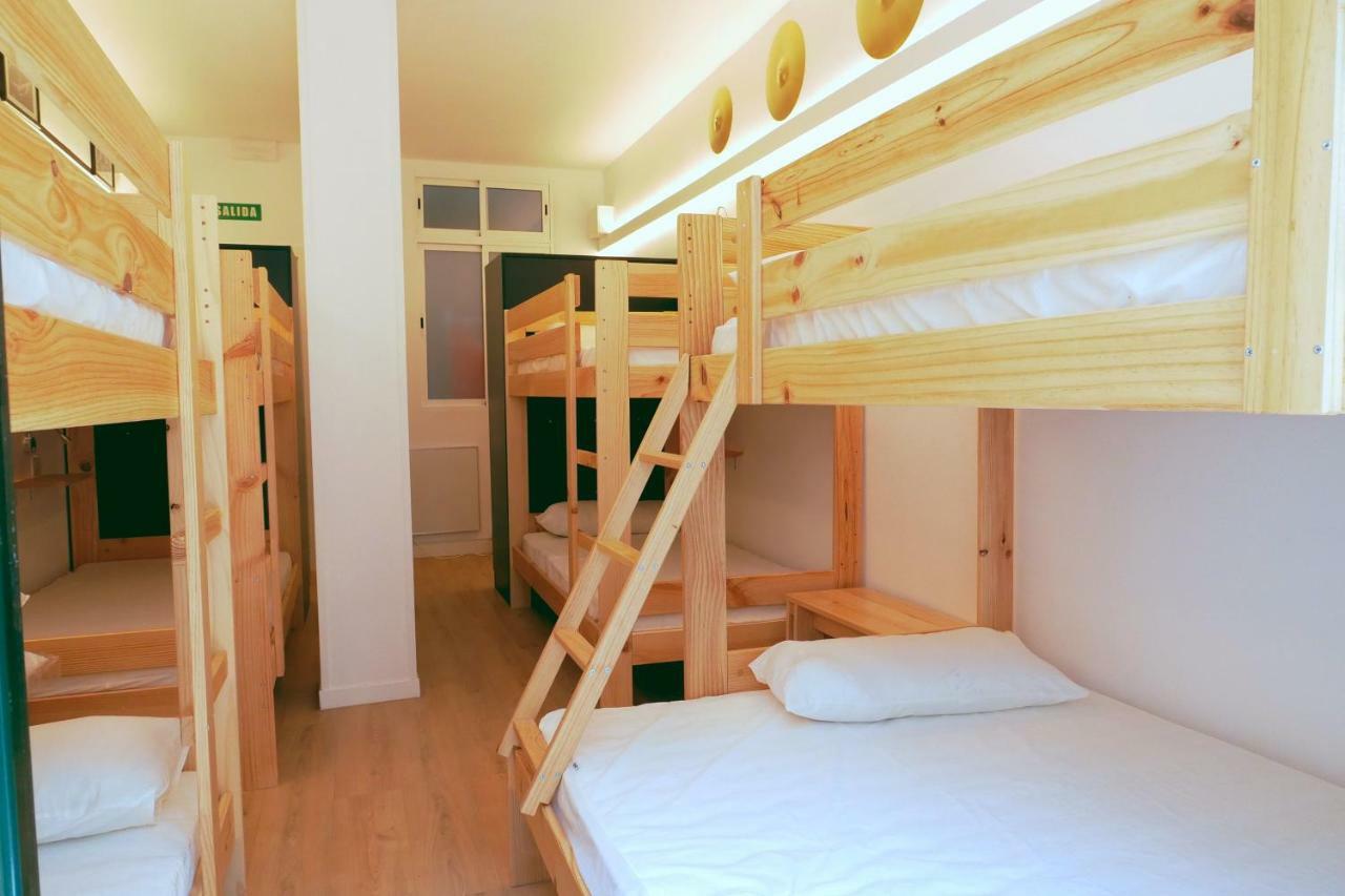 Guitar Hostel Bilbao Bagian luar foto